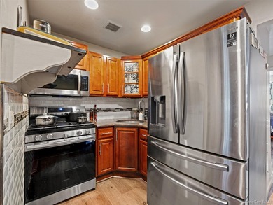 Welcome to this home 3/4/2 immaculate, clean move in condition - photo 2