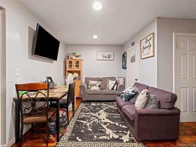 Welcome to this home 3/4/2 immaculate, clean move in condition - photo 6