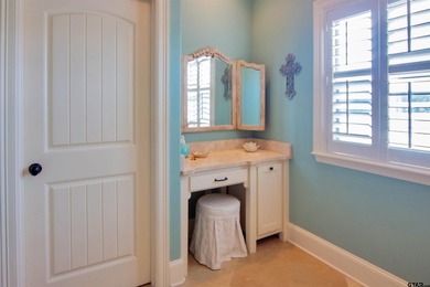 This stunning 4-bedroom, custom built 3408 sq ft lake front home - photo 16