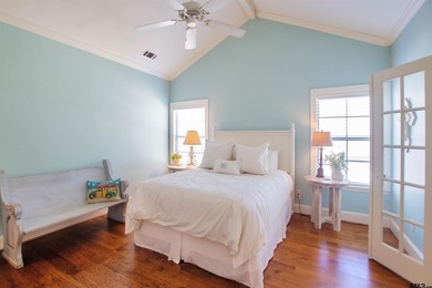 This stunning 4-bedroom, custom built 3408 sq ft lake front home - photo 20