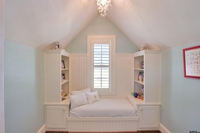 This stunning 4-bedroom, custom built 3408 sq ft lake front home - photo 21