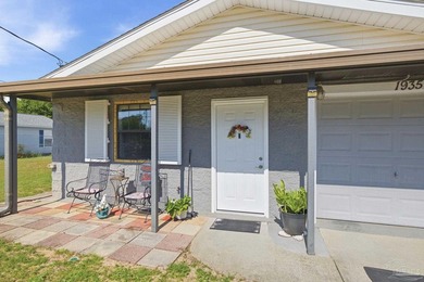 Move-in ready! This well-maintained 2-bedroom, 2 bath 1 car - photo 4