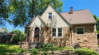 Opportunity is knocking! The downstairs needs the buyer to - photo 1