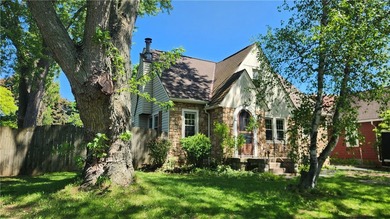 Opportunity is knocking! The downstairs needs the buyer to - photo 3