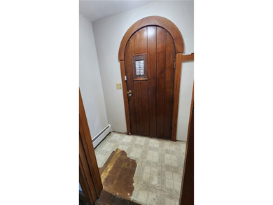 Opportunity is knocking! The downstairs needs the buyer to - photo 4