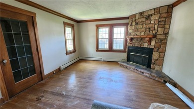 Opportunity is knocking! The downstairs needs the buyer to - photo 5