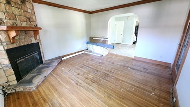 Opportunity is knocking! The downstairs needs the buyer to - photo 7