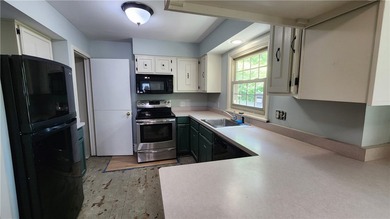 Opportunity is knocking! The downstairs needs the buyer to - photo 9