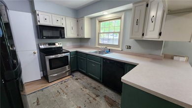 Opportunity is knocking! The downstairs needs the buyer to - photo 10