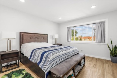 Welcome to this beautifully upgraded 3-bedroom, 2.5-bathroom - photo 20
