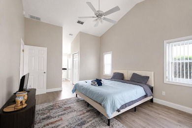 Beautifully renovated and move-in ready, this spacious 3-bedroom - photo 21