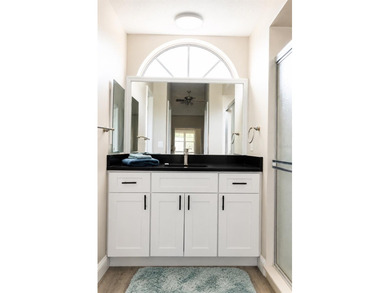 Beautifully renovated and move-in ready, this spacious 3-bedroom - photo 22