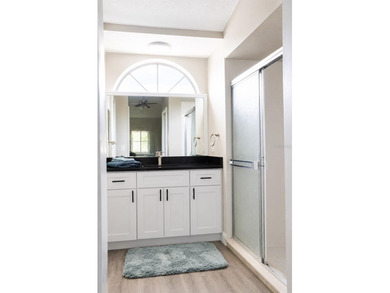 Beautifully renovated and move-in ready, this spacious 3-bedroom - photo 24