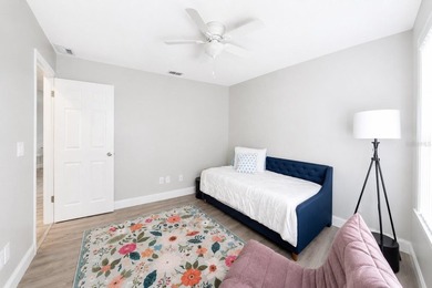 Beautifully renovated and move-in ready, this spacious 3-bedroom - photo 27