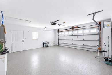 Beautifully renovated and move-in ready, this spacious 3-bedroom - photo 38