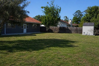 Beautifully renovated and move-in ready, this spacious 3-bedroom - photo 40
