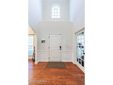 Welcome to this beautifully maintained home, perfectly situated - photo 6