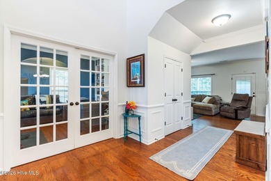 Welcome to this beautifully maintained home, perfectly situated - photo 9