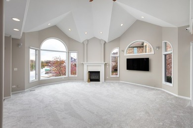 This spectacular lakefront residence in the highly sought-after - photo 11