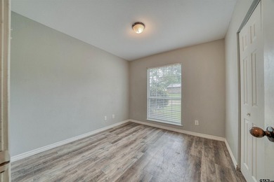MOVE-IN READY! Updated and well-maintained 3-bedroom, 2-bath - photo 15
