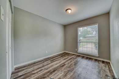 MOVE-IN READY! Updated and well-maintained 3-bedroom, 2-bath - photo 16