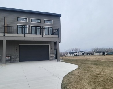 Welcome to luxury living redefined in Lakeshore Estates!! - photo 17