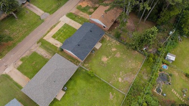 MOVE-IN READY! Updated and well-maintained 3-bedroom, 2-bath - photo 24