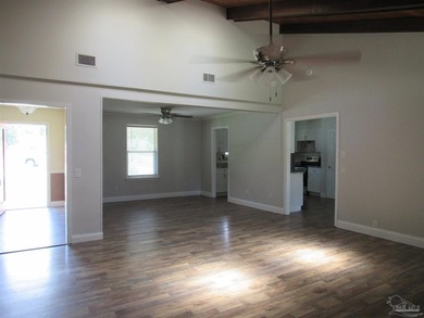 Big, beautiful home looking for a new family! Spacious bedrooms - photo 8