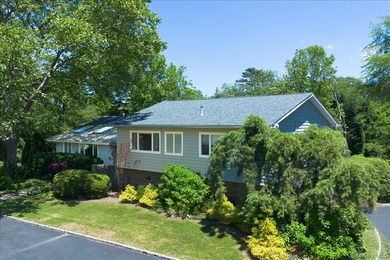 Welcome to this expansive 5-bedroom, 3.5-bathroom residence - photo 1