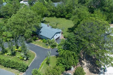 Welcome to this expansive 5-bedroom, 3.5-bathroom residence - photo 3