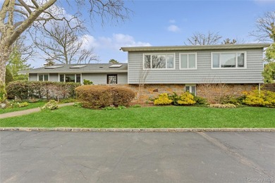Welcome to this expansive 5-bedroom, 3.5-bathroom residence - photo 5