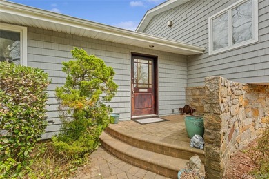 Welcome to this expansive 5-bedroom, 3.5-bathroom residence - photo 7