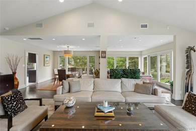 Welcome to this expansive 5-bedroom, 3.5-bathroom residence - photo 10