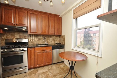 Perched on the top-floor corner, this sun-drenched 2-bedroom - photo 5