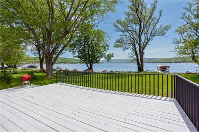 PRICE REDUCTION! All Year Around Lake Living at Its BEST! A RARE - photo 4