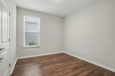 Welcome to this meticulously maintained 3-bedroom, 2-bathroom - photo 17