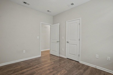 Welcome to this meticulously maintained 3-bedroom, 2-bathroom - photo 18