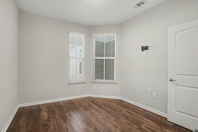 Welcome to this meticulously maintained 3-bedroom, 2-bathroom - photo 19