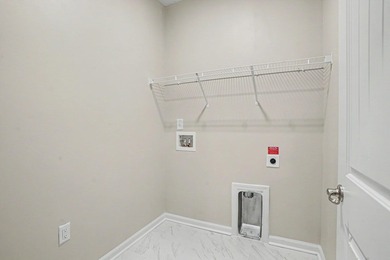 Welcome to this meticulously maintained 3-bedroom, 2-bathroom - photo 22