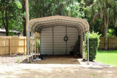 **Space. Privacy. Endless Possibilities.** Properties like this - photo 31