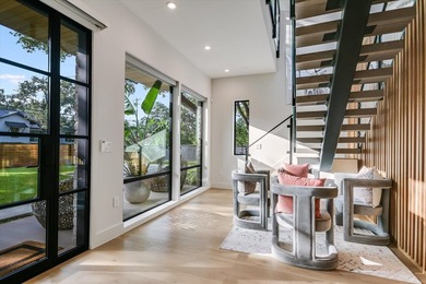 Welcome to a modern build on one of the most desirable streets - photo 2