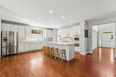 Welcome to this beautifully maintained 4-bedroom, 2.5-bath home - photo 4