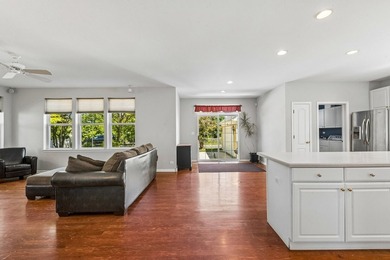 Welcome to this beautifully maintained 4-bedroom, 2.5-bath home - photo 6