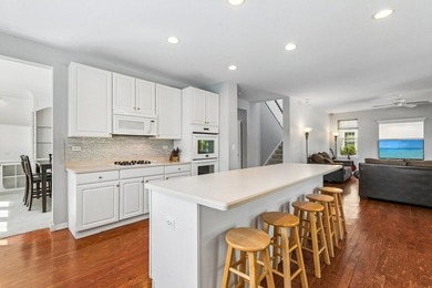 Welcome to this beautifully maintained 4-bedroom, 2.5-bath home - photo 9