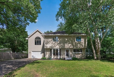 Welcome to 4929 West Lane, Minnetonka, Minnesota Nestled on a - photo 2