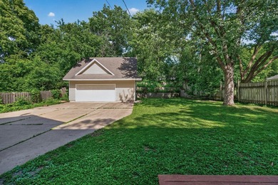 Welcome to 4929 West Lane, Minnetonka, Minnesota Nestled on a - photo 6