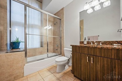 Spectacular and gorgeous 3 bdrm, 2 bath condo 1,602sqft, open - photo 9