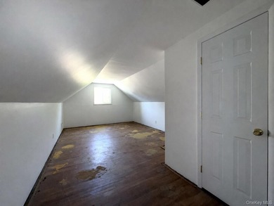 This 3 bedroom, 1 bathroom split level offers a living room - photo 14