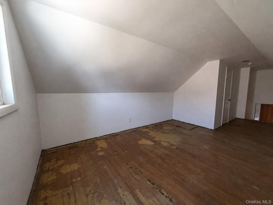 This 3 bedroom, 1 bathroom split level offers a living room - photo 15
