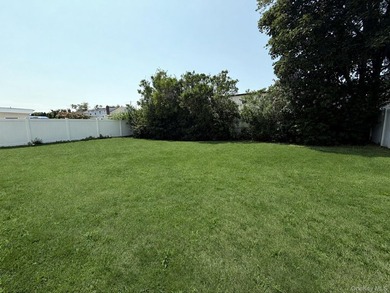 This 3 bedroom, 1 bathroom split level offers a living room - photo 20